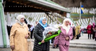 Obilježena 19. godišnjica od prve dženaze u Potočarima: 31. marta 2003. godine, klanjana je  dženaza za 600 žrtava genocida u Srebrenici