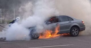 Izgorio automobil u Tuzli, nije bilo povrijeđenih osoba