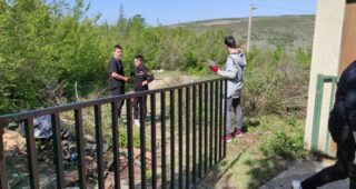 Eko HUB BLAGAJ/Novi Val održao akciju čišćenja na području područne škole u Vranjevićima