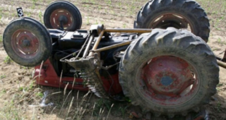 Živinice: Muškarac poginuo u padu sa traktora