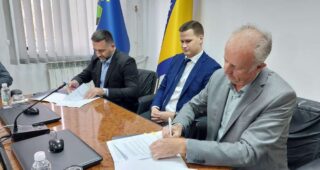 Potpisan sporazum o realizaciji infrastrukturnih projekata u Gradačcu