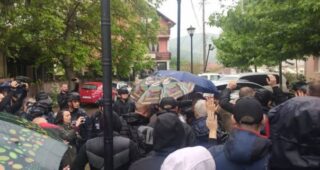 Burna atmosfera na sjeveru Kosova, sukobi policije i građana, Vučić digao vojsku