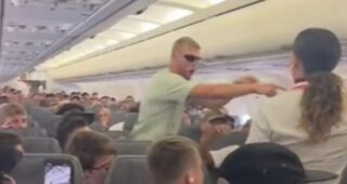 Video/Drama na letu iz Zadra: Britanac pokušao otvoriti vrata aviona