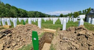Godišnjica genocida u Srebrenici: Dženaza i ukop za 30 žrtava